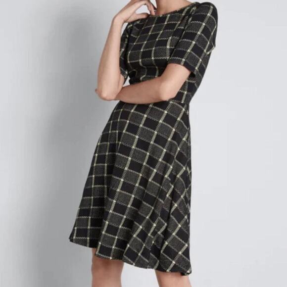 ModCloth Geometric Print Sweater Dress Black Gold Fit Flare New Plaid Women’s S - Picture 1 of 7